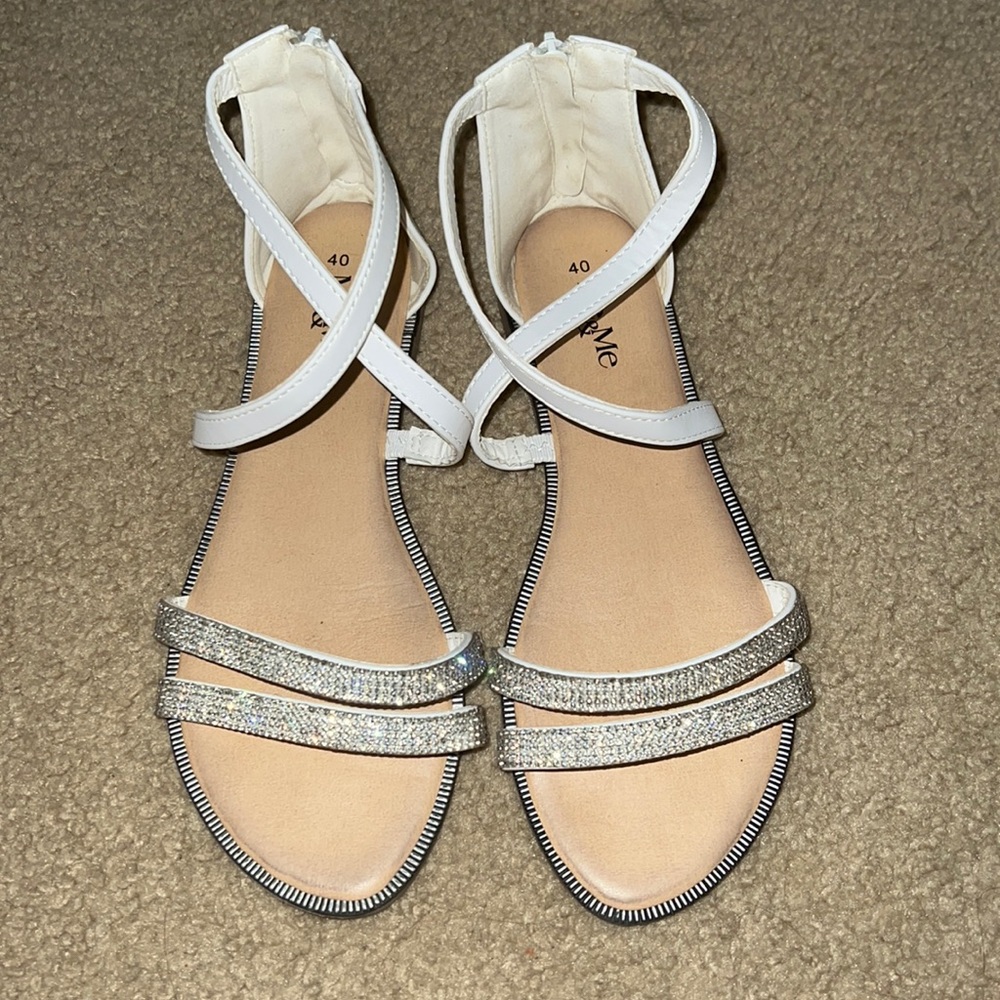 Me & Me sandles cute for beach and late night walking.